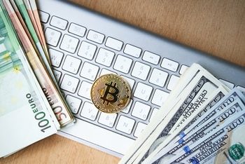 As saídas do mercado cripto continuam pela 8ª semana em meio a taxas crescentes e ações da SEC