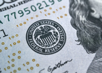 Fed deixa as taxas de juros inalteradas, mas ainda há mais aumentos em jogo – Veja como o Bitcoin (BTC) reagiu