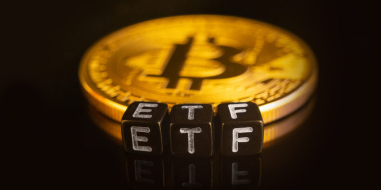 Grayscale e BlackRock arquivam aplicativos atualizados para ETFs Bitcoin Spot com a SEC
