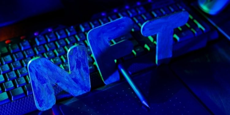 O mercado de NFT diminui em 2023, mas os NFTs de Bitcoin e Solana apresentam oportunidades significativas