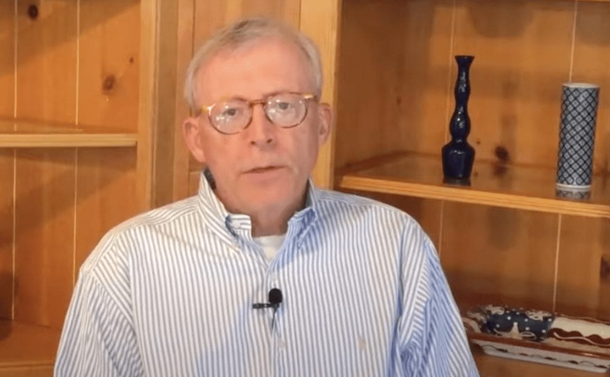 Trader veterano Peter Brandt compartilhando insights sobre negociação no The Factor Report via YouTube