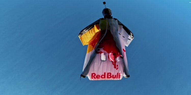 O ‘Touching the Sky’ de Red Bull é um documentário imersivo de uma hora sobre vôo de wingsuit e muito mais, agora na Quest