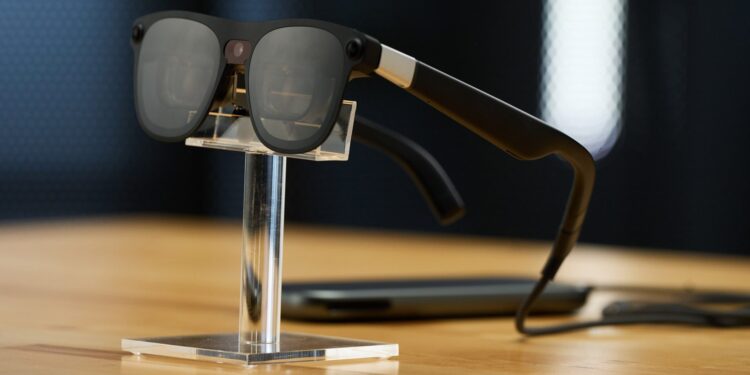 Prática: óculos XREAL Aura AR com Android XR e campo de visão de 70 graus, lançamento no próximo ano